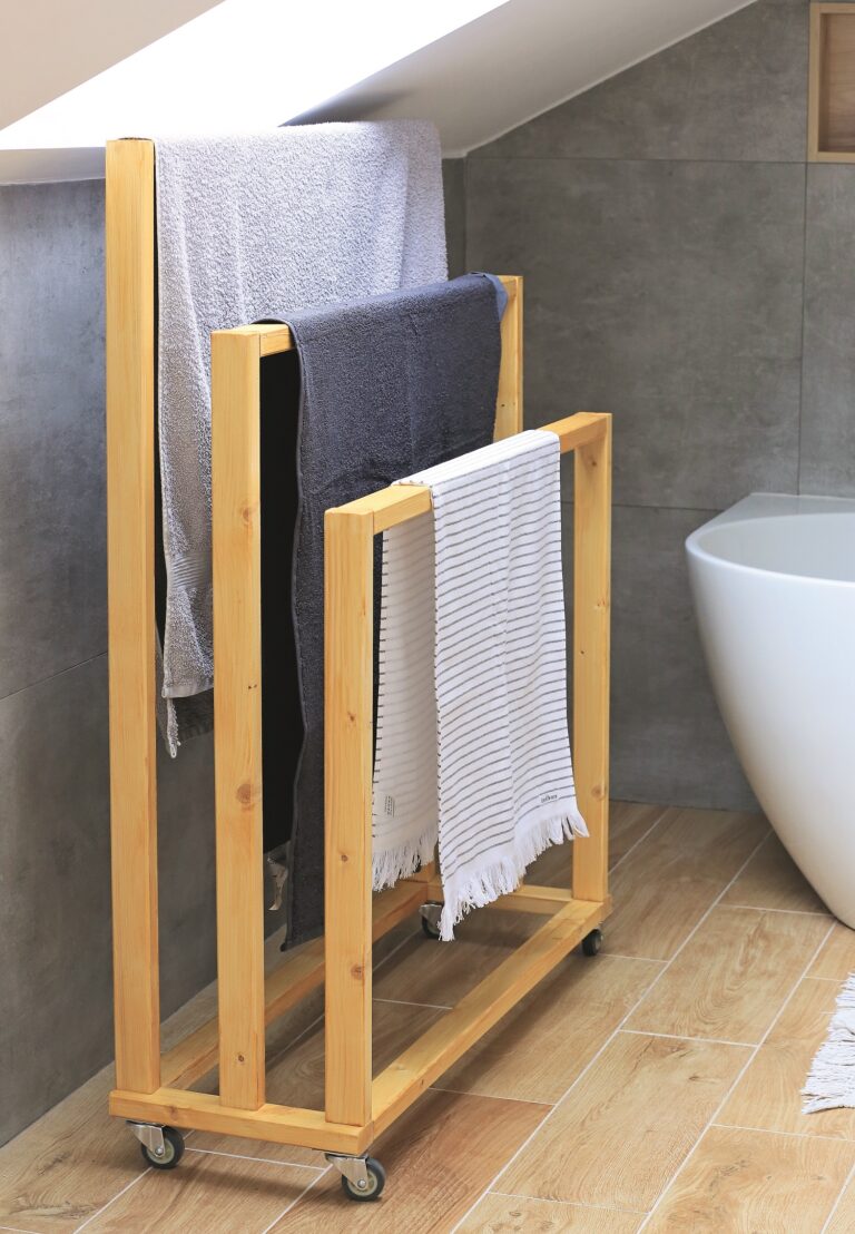 Věšák na velké osušky svépomocí