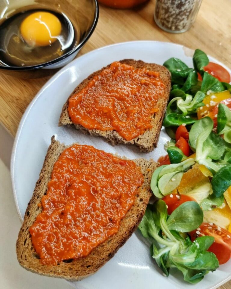 Domácí papriková pomazánka na topinky či do omáček