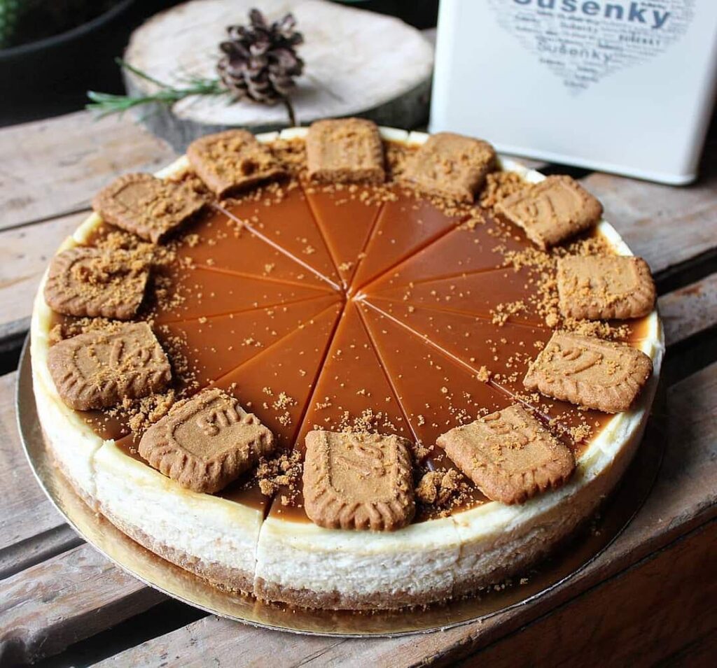 Upečte si chutný cheesecake se slaným karamelem 
