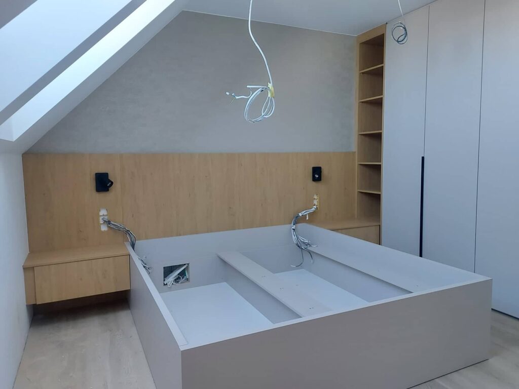 ložnice na míru ze dřeva