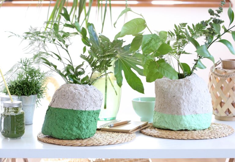 Vyrobte si ekologické vázy z papíru levně a jednoduše