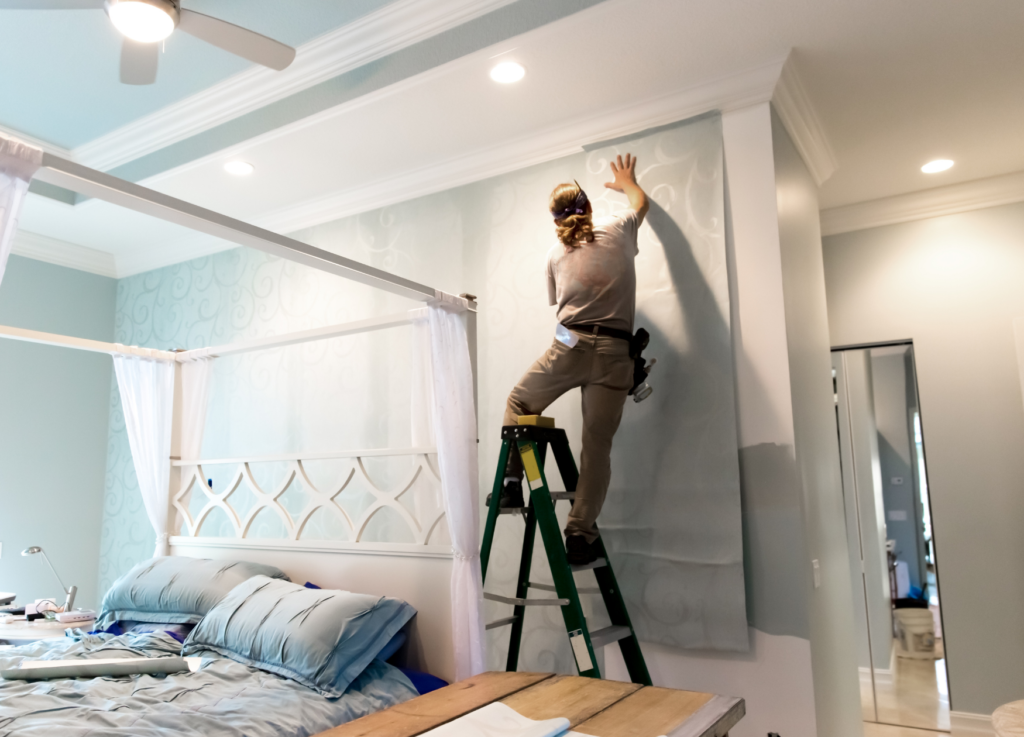 jak nalepit tapety svépomocí