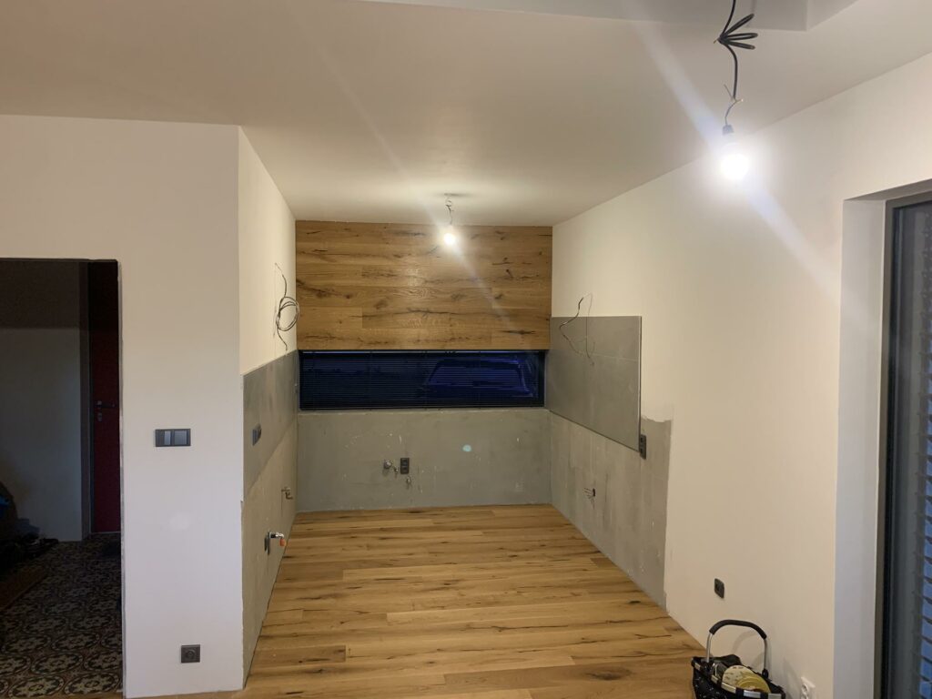 dubová podlaha obložení