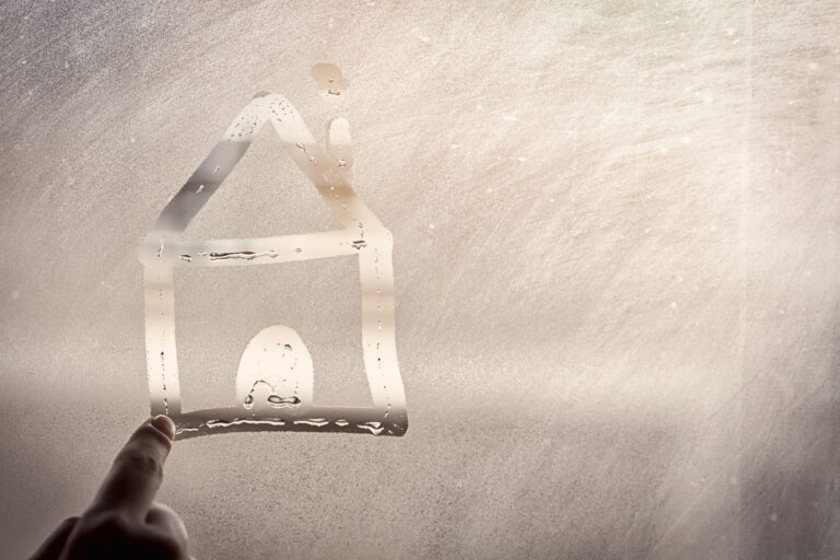 Rosení oken: Proč se to děje a jak tomu předejít?