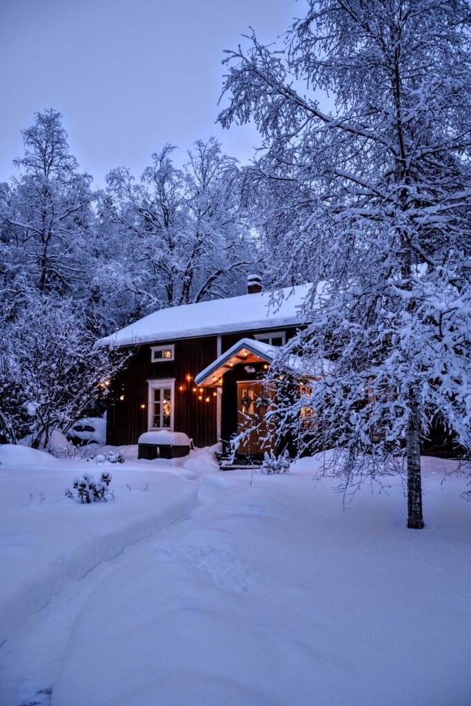vánoční světélka na domě