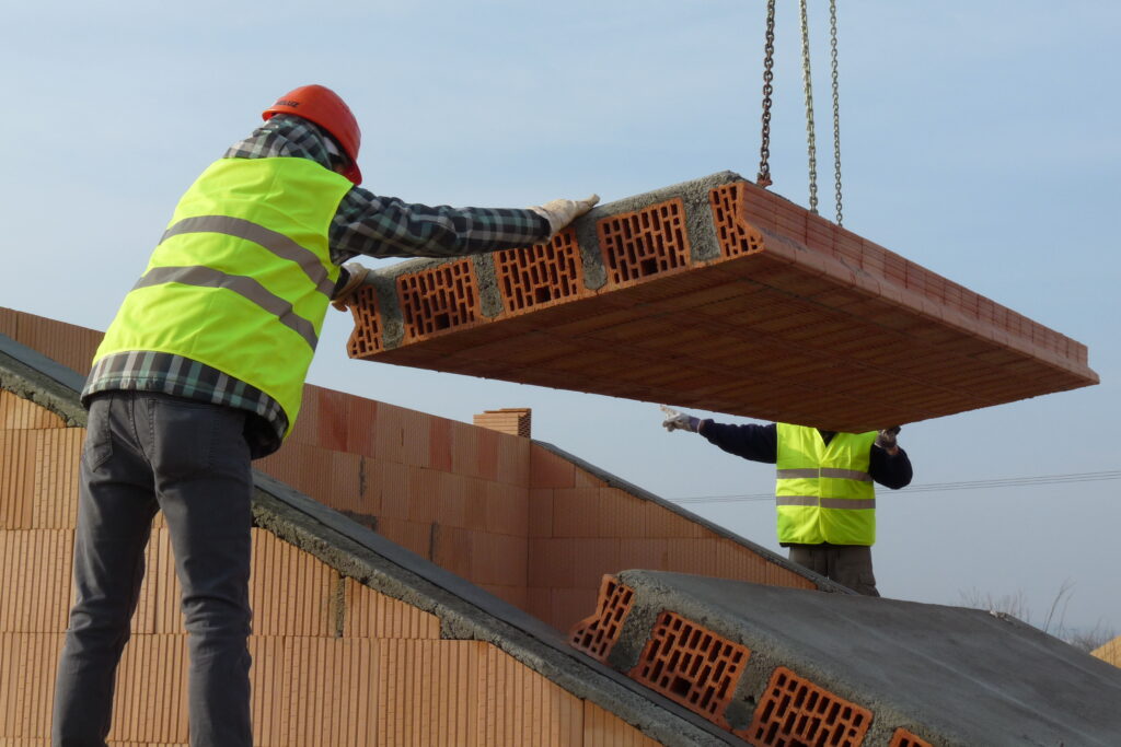 těžký nebo lehký strop v domě