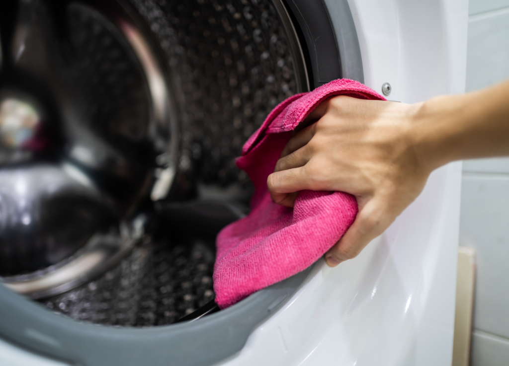 Jak vyčistit pračku? Čtyři kroky, které prodlouží její životnost