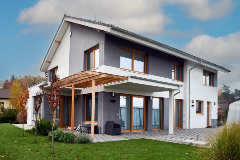 Klid nade vše: Jak bezpečnostní skla chrání domov před vloupáním a hlukem