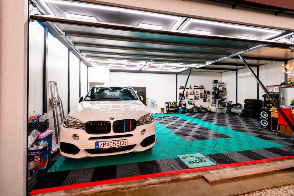 garáž s pultovou střechou