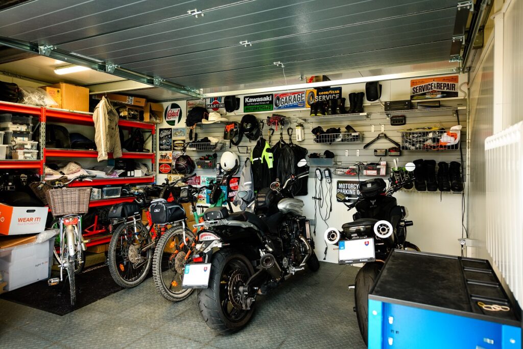 garáž s plně automatickými vraty