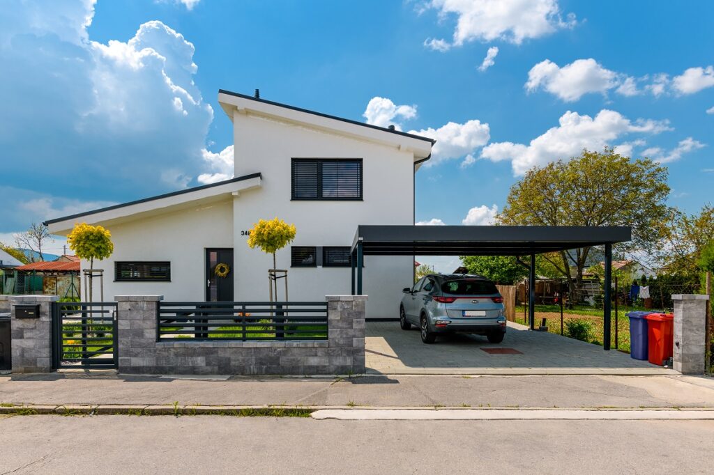 přístřešek pro dvě auta