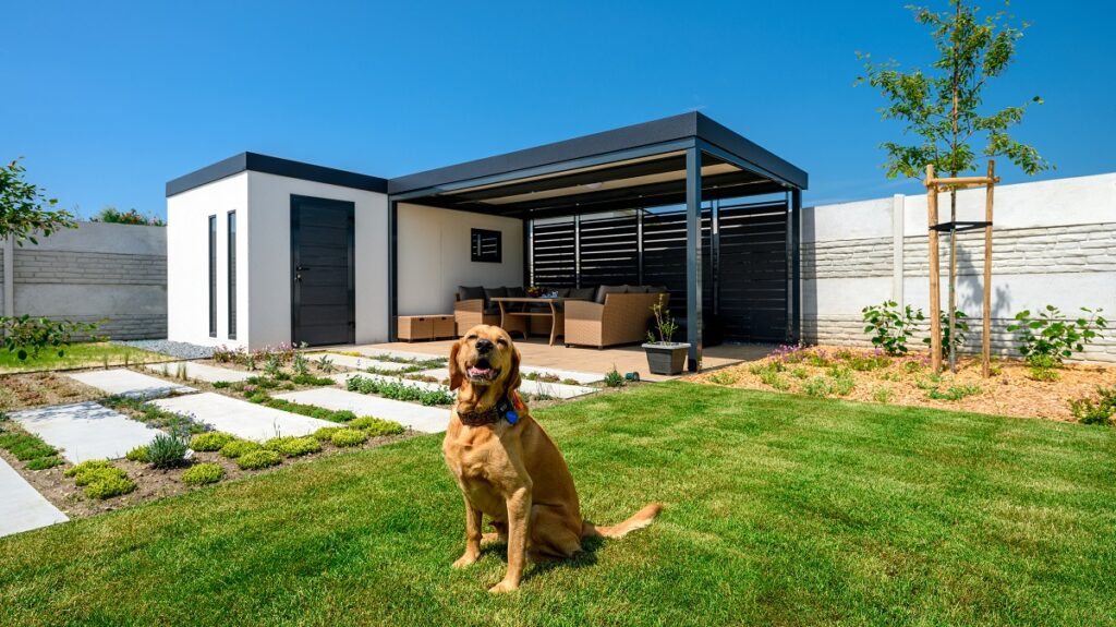 zahradaní domek s přístřeškem