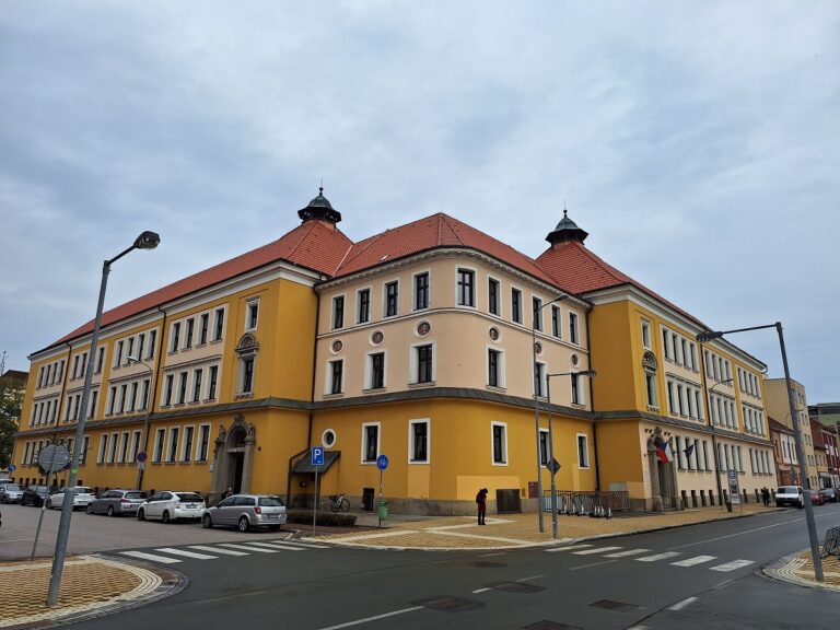 Waldorfská škola v Pardubicích si k 30letému výročí nadělila novou střechu