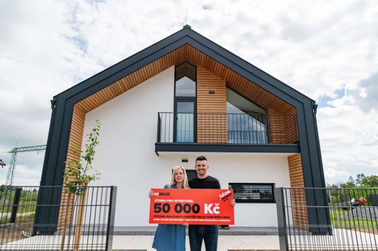Vítězný dům „Hlinsko“ v soutěži HELUZ Dům roku 2024 s investorem i projektantem