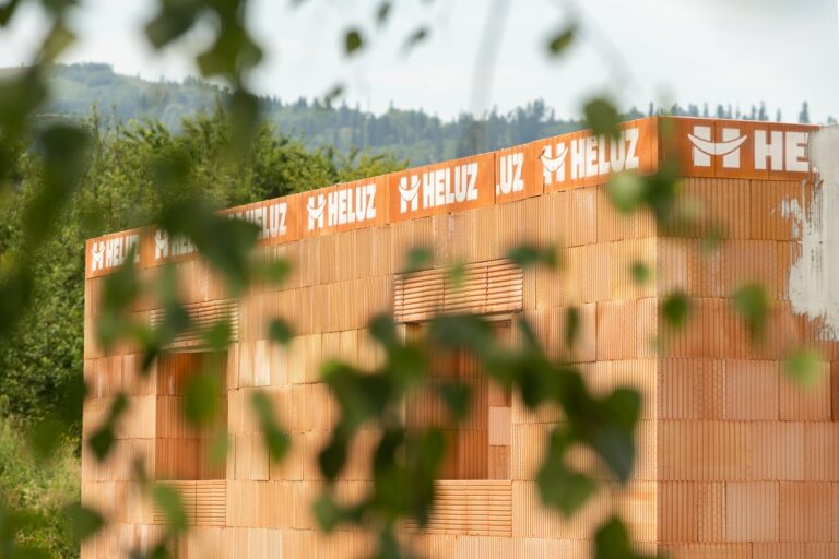 Smysluplný celek s Doživotní zárukou: HELUZ na For Archu představí novinky