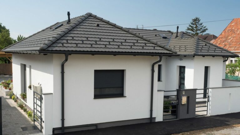 Střecha na celý život: Proč jsou betonové tašky odolné, snadno udržovatelné a vhodné pro každou stavbu