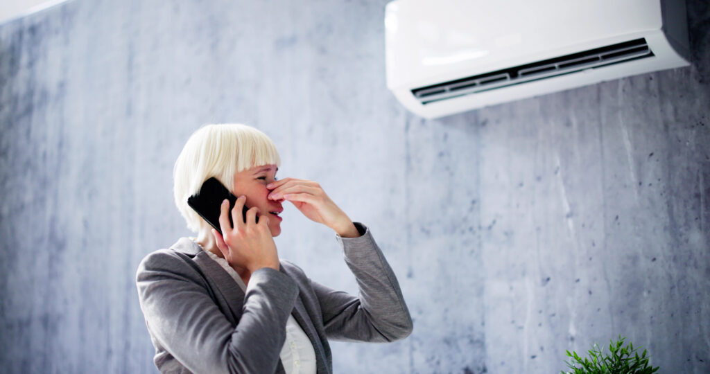 zápach z klimatizace