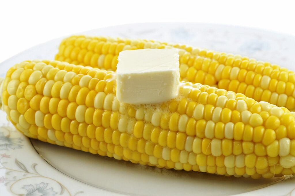 vařená kukuřice s máslem