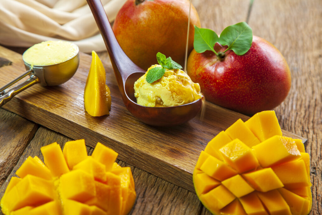 Mangová domácí zmrzlina bez cukru