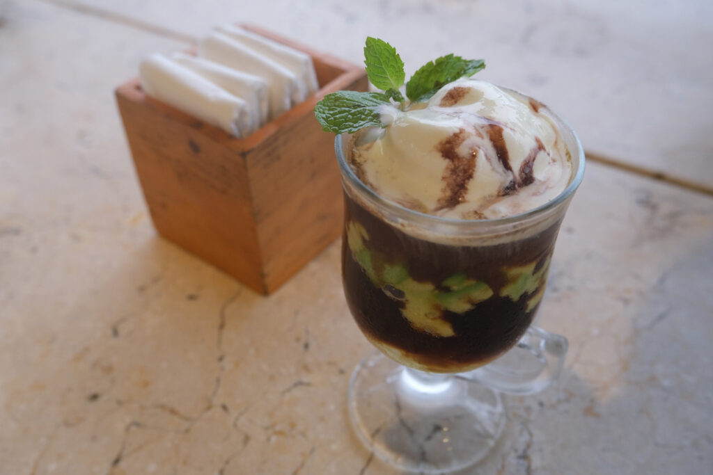 Čokoládovo-avokádová domácí zmrzlina bez cukru